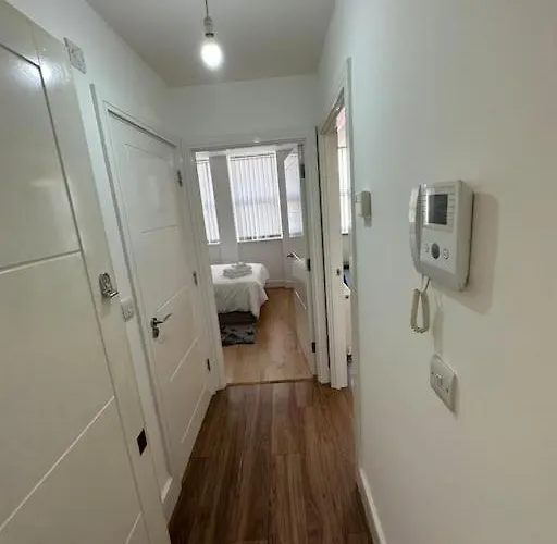 A One Bed Flat In Romford