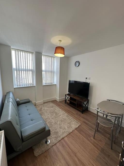 A One Bed Flat In Apartment *